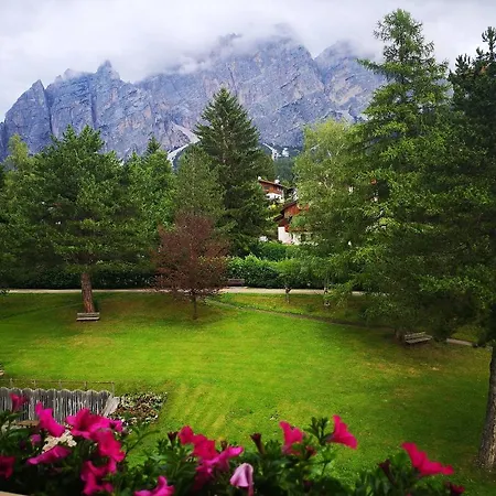 Camina And Otel Cortina dʼAmpezzo