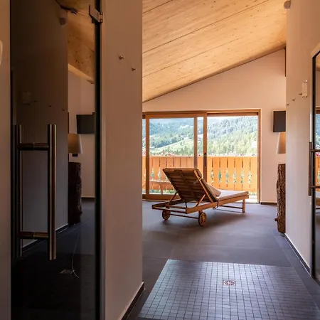 Camina And Szálloda