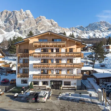 Camina And Hotel 4*