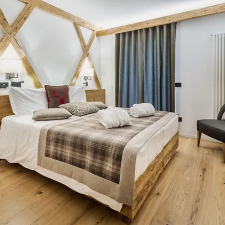 Camina And Szálloda