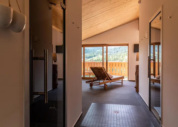 Camina And Szálloda