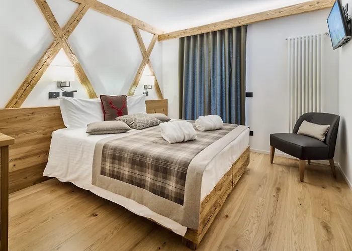 Camina And Szálloda